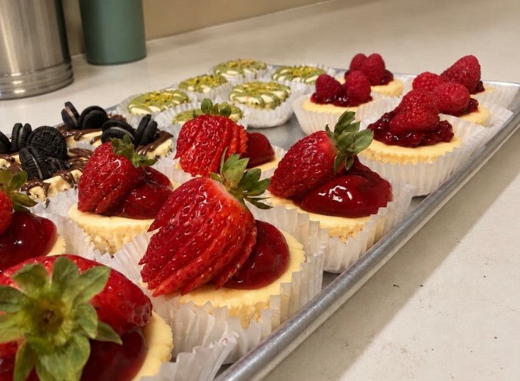Strawberry mini cheesecakes
